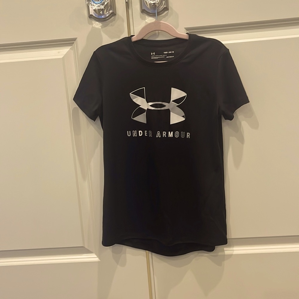 This is a black T-shirt it is like new. It is good quality.